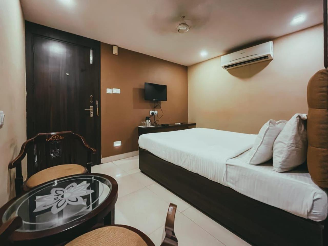 Hotel S L E Residency Varanasi Exteriör bild