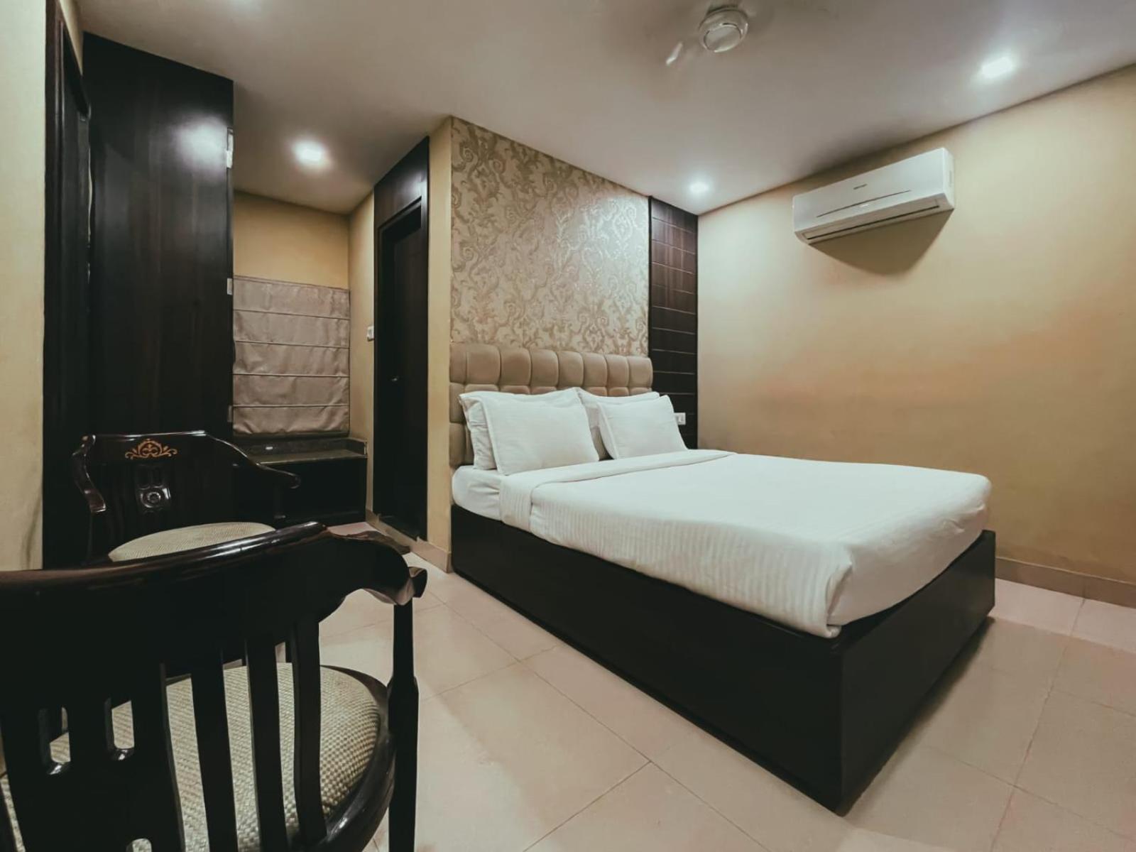 Hotel S L E Residency Varanasi Exteriör bild