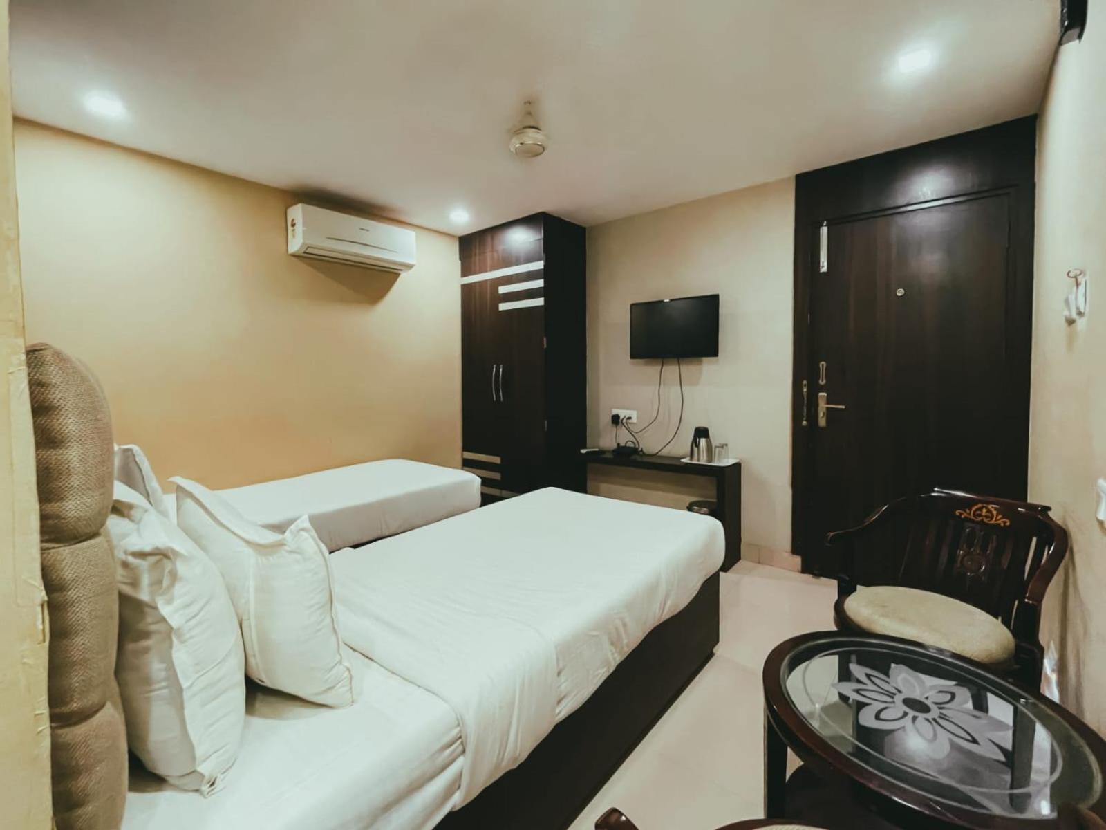 Hotel S L E Residency Varanasi Exteriör bild