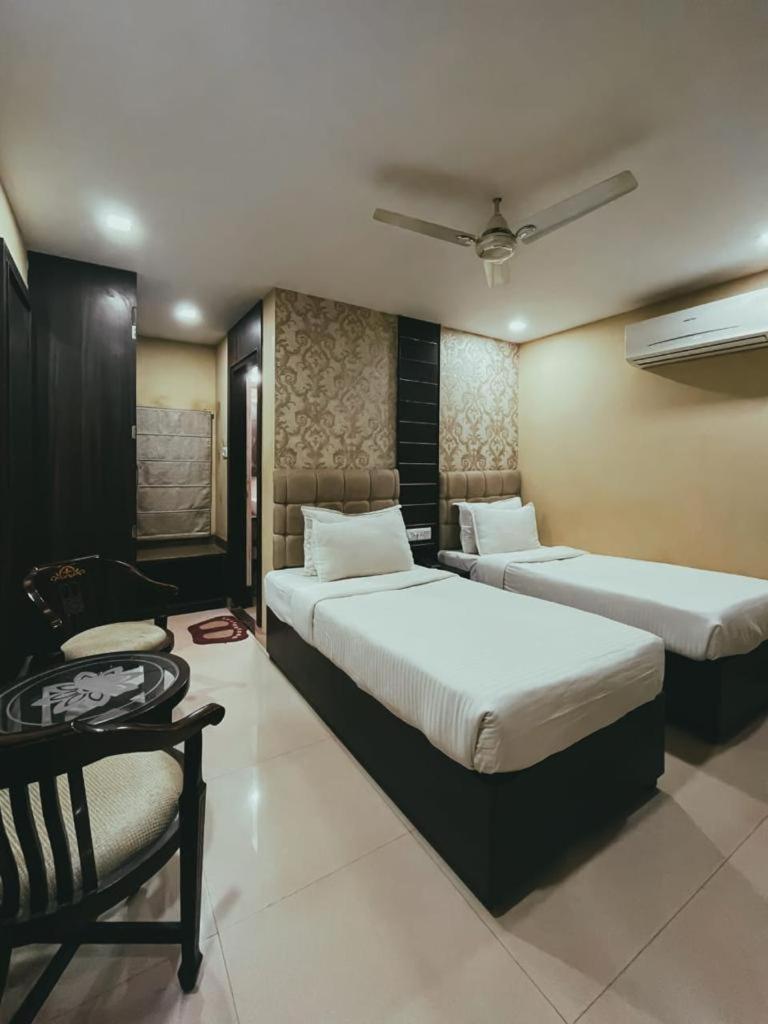 Hotel S L E Residency Varanasi Exteriör bild