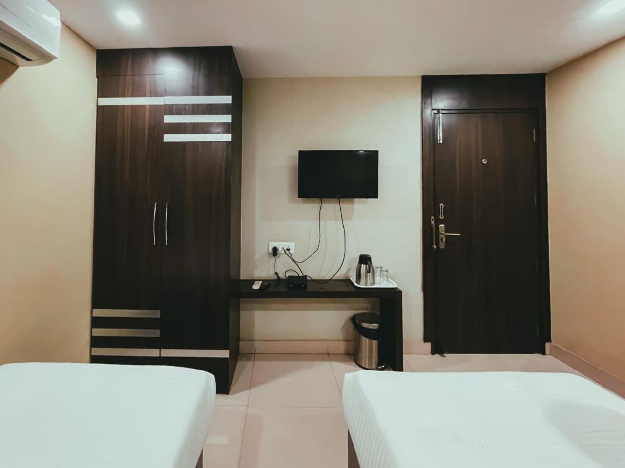 Hotel S L E Residency Varanasi Exteriör bild