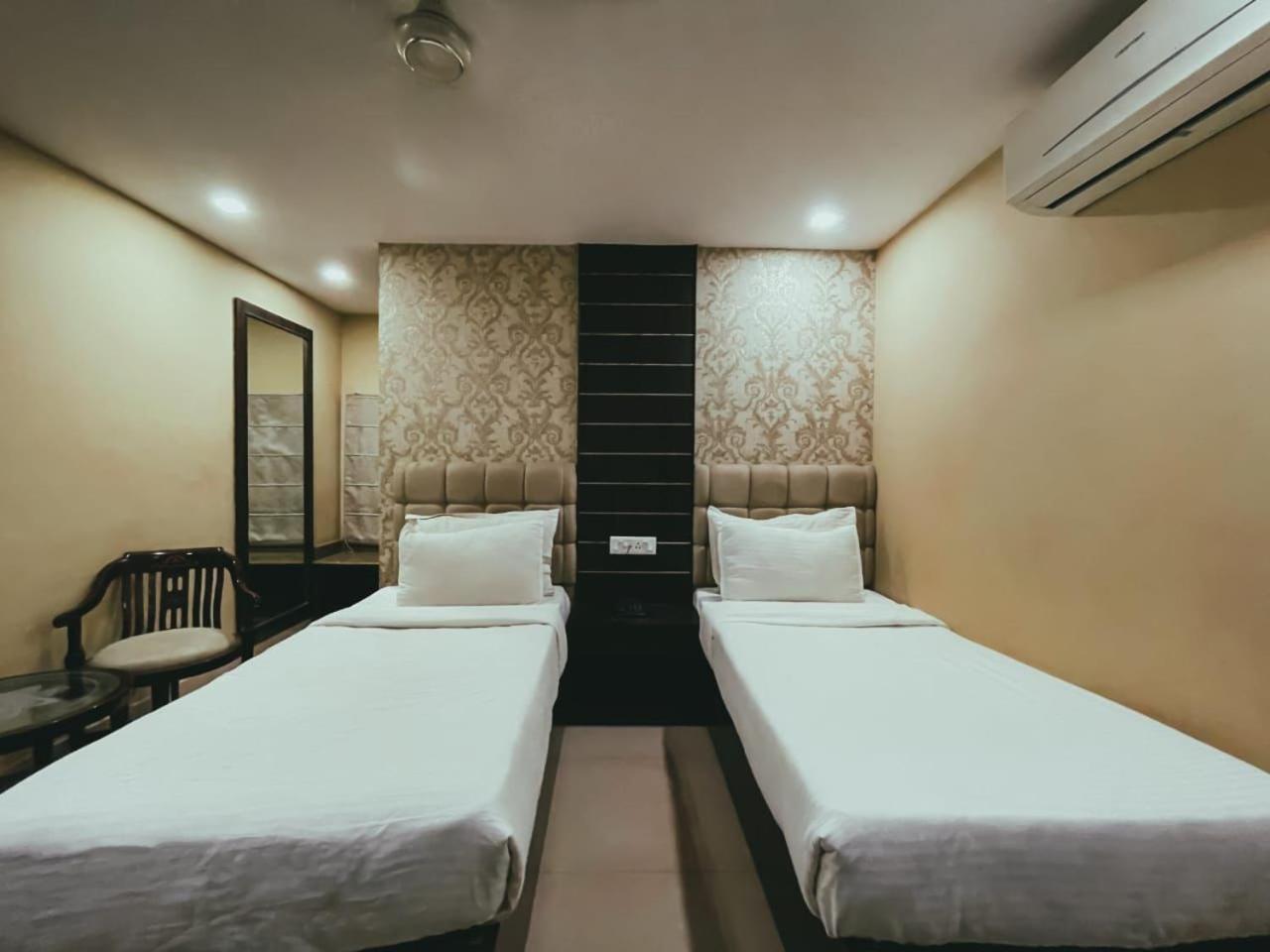 Hotel S L E Residency Varanasi Exteriör bild