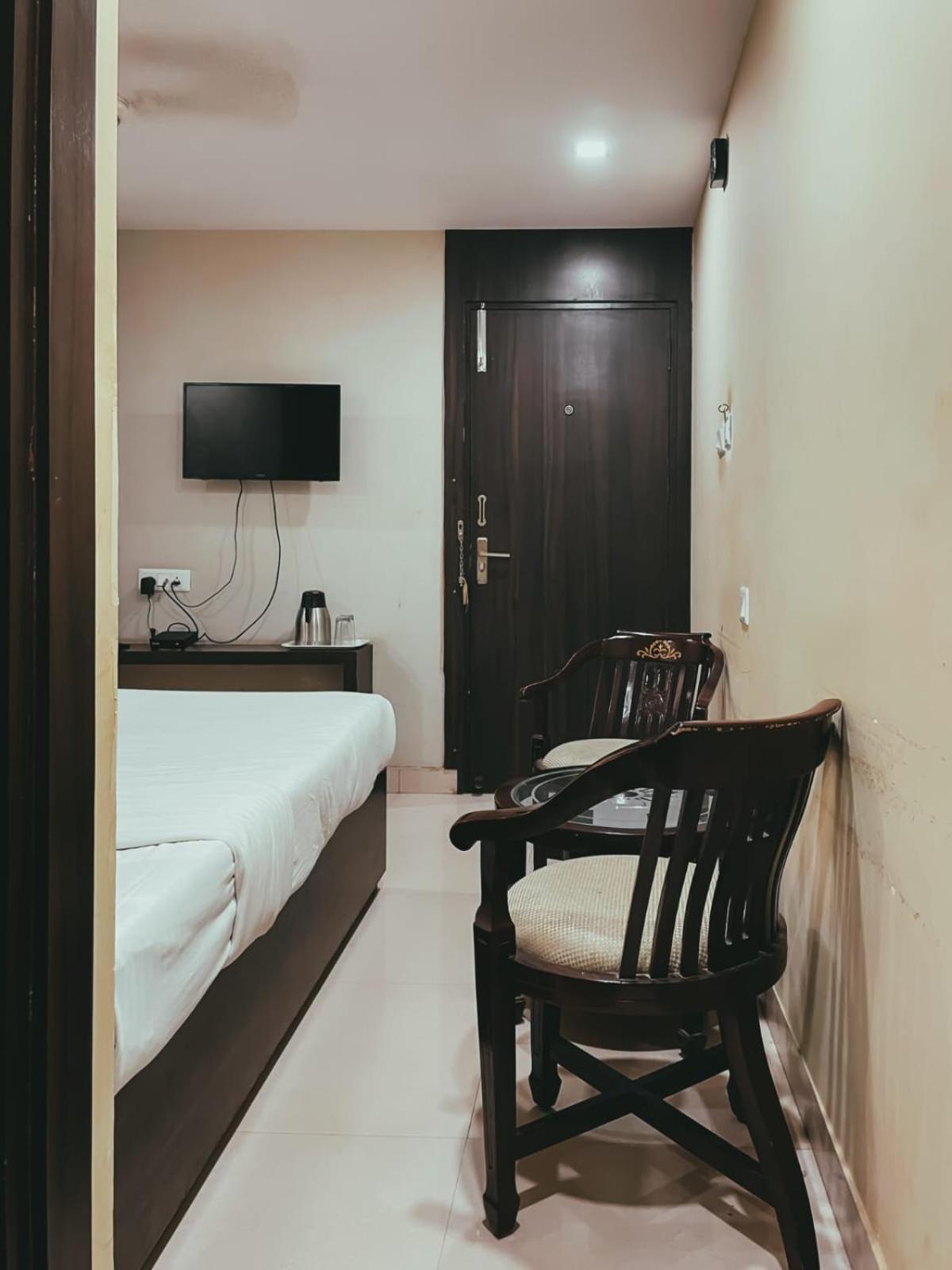 Hotel S L E Residency Varanasi Exteriör bild