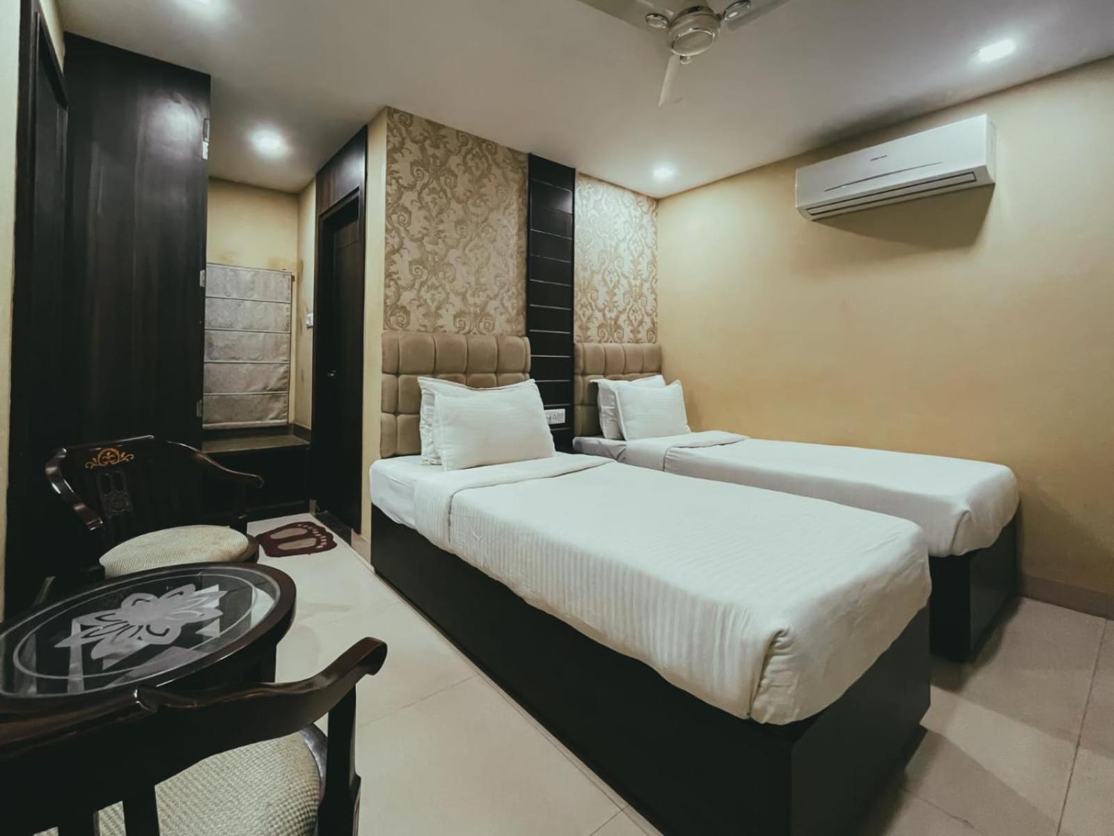 Hotel S L E Residency Varanasi Exteriör bild