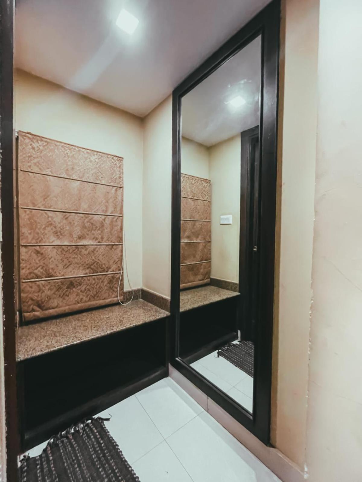 Hotel S L E Residency Varanasi Exteriör bild