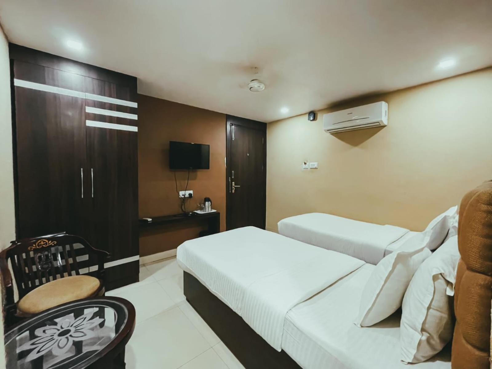 Hotel S L E Residency Varanasi Exteriör bild