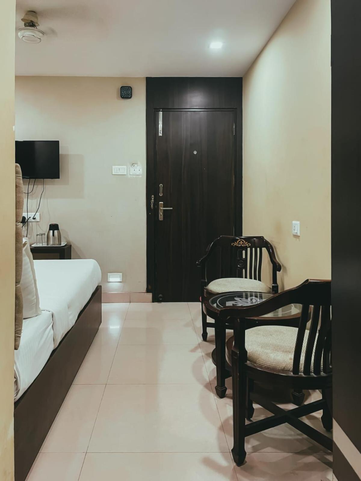 Hotel S L E Residency Varanasi Exteriör bild
