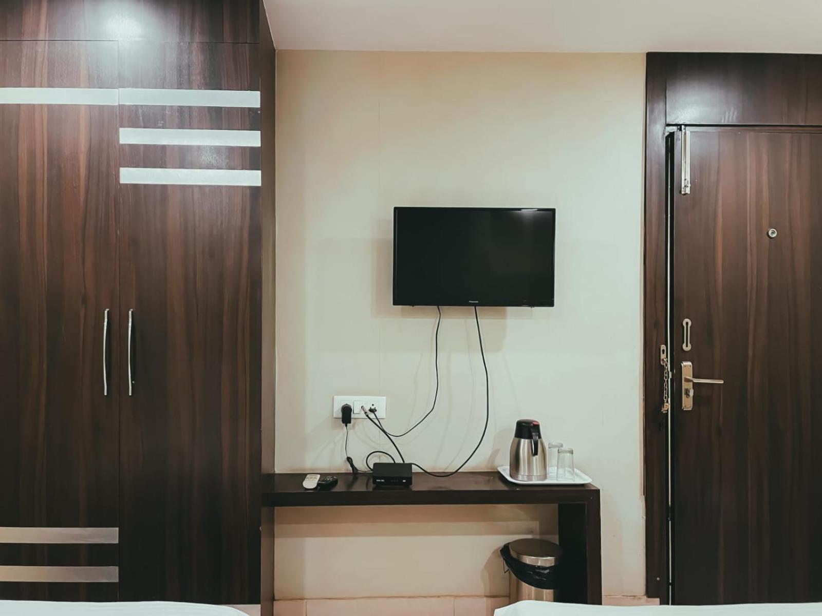 Hotel S L E Residency Varanasi Exteriör bild