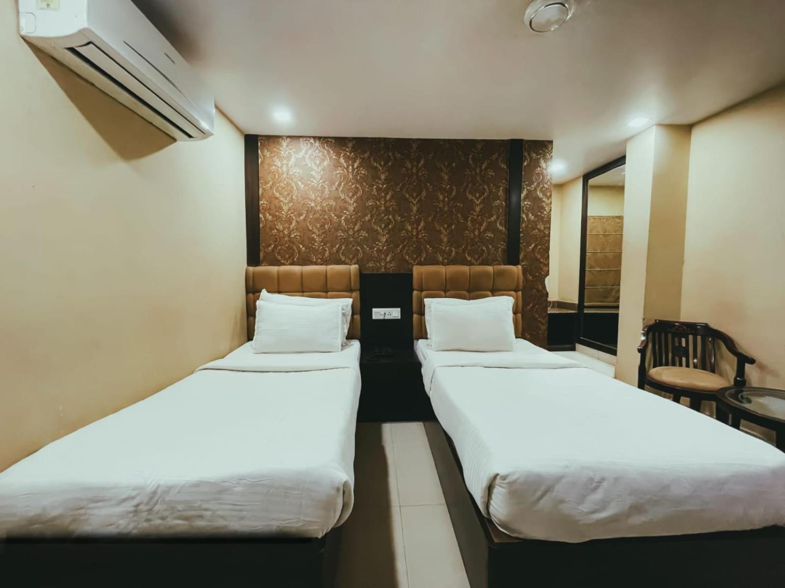 Hotel S L E Residency Varanasi Exteriör bild