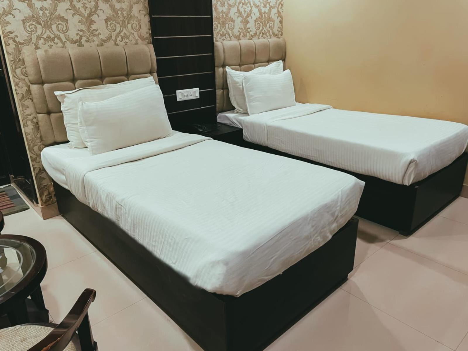 Hotel S L E Residency Varanasi Exteriör bild