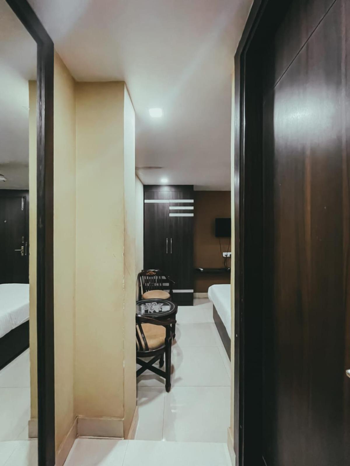 Hotel S L E Residency Varanasi Exteriör bild