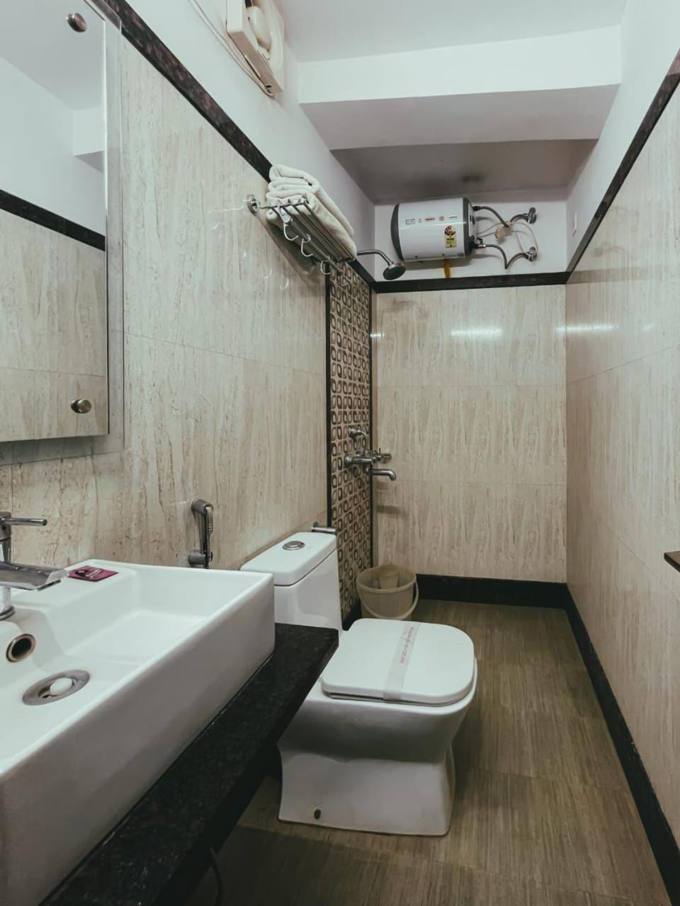 Hotel S L E Residency Varanasi Exteriör bild