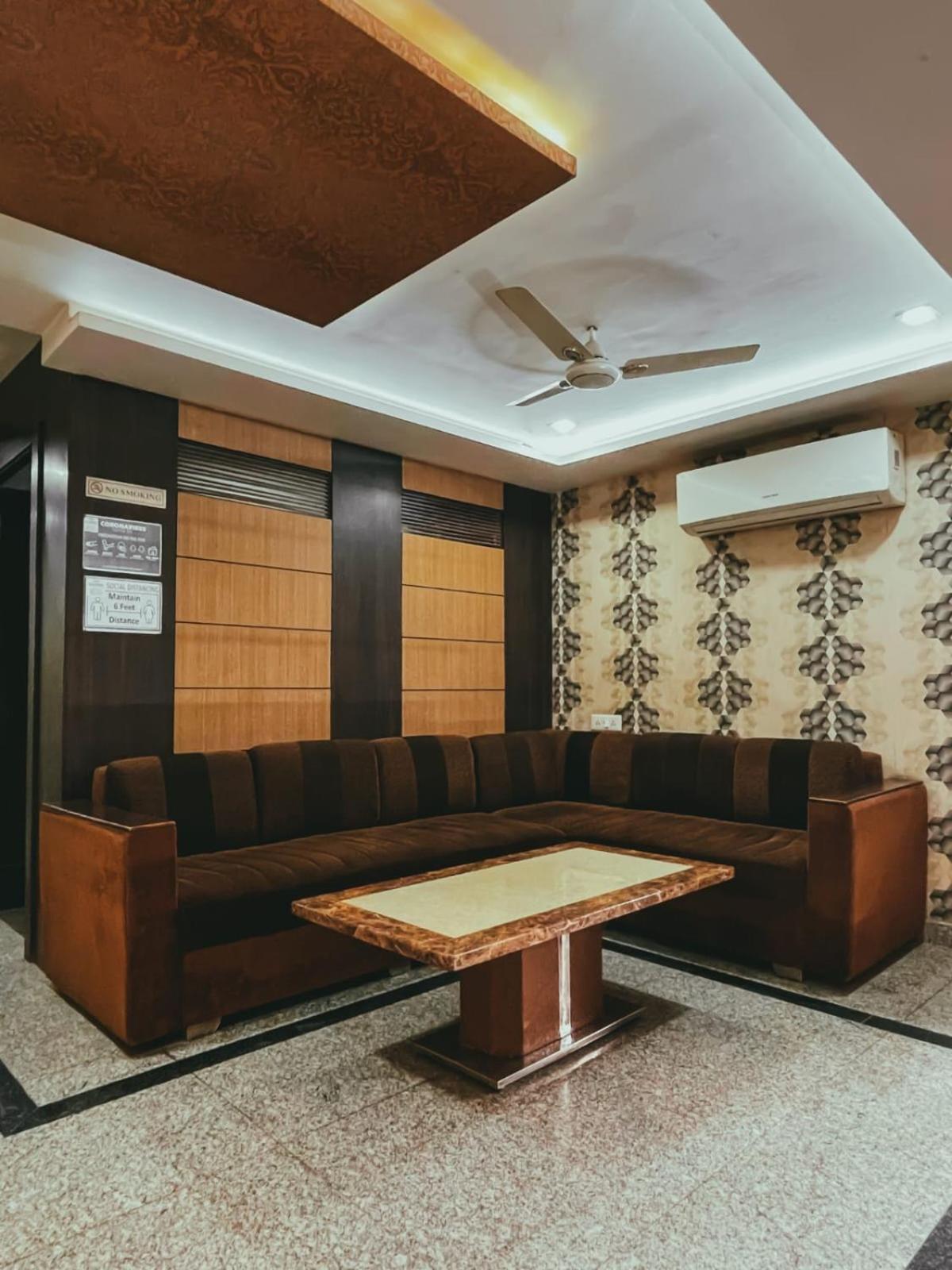 Hotel S L E Residency Varanasi Exteriör bild